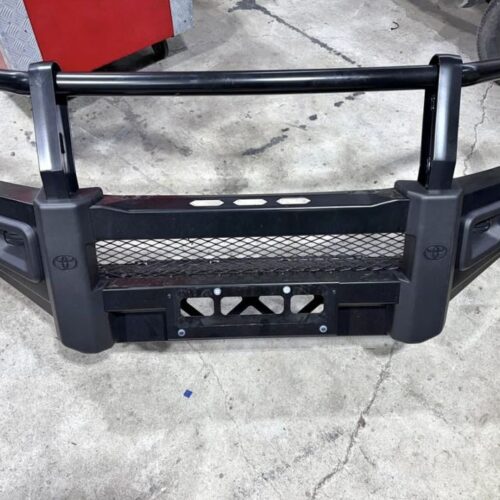 Toyota Hilux bullbar